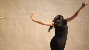 Dance Me - Choreographien von Grazer Passant*innen für eine Tänzerin